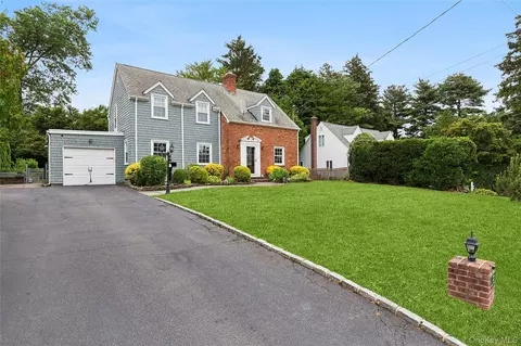 75 George St, North Hempstead, NY 11577