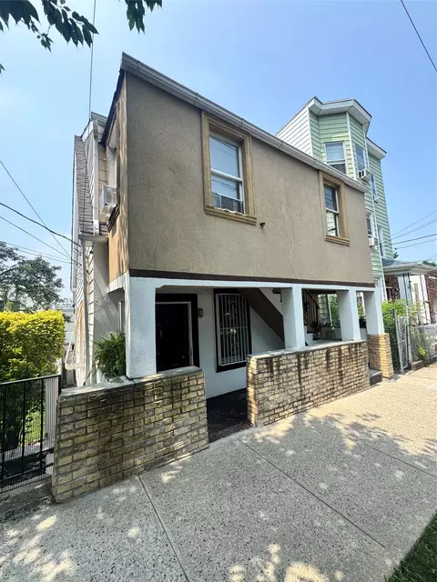 33 Colin St, Yonkers, NY 10701