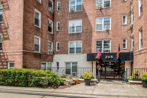 205 E 238th St #4C, New York, NY 10470