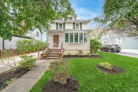 118 Linden St, Bellmore, NY 11710