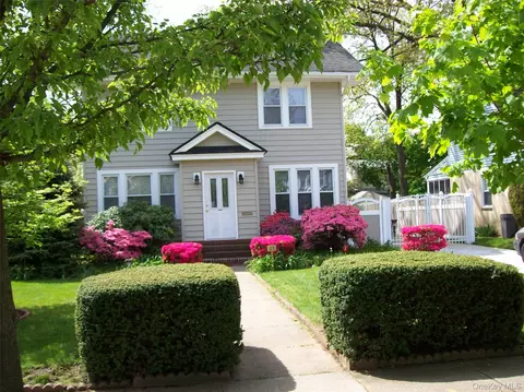 29 Wilson Pl, Freeport, NY 11520