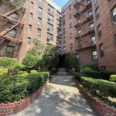 83-55 Woodhaven Blvd #2K, Woodhaven, NY 11421