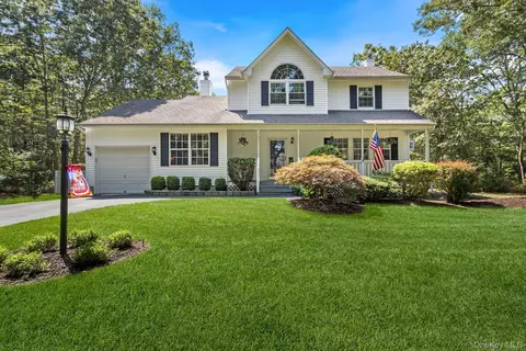 4 Charter Ct, Manorville, NY 11949
