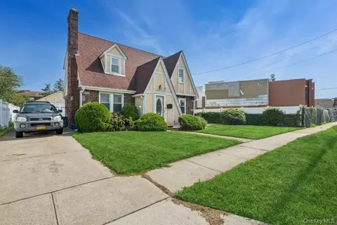 194 Maplewood Ave, Hempstead, NY 11550