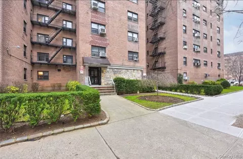 31-31 138th St #5H, Flushing, NY 11354