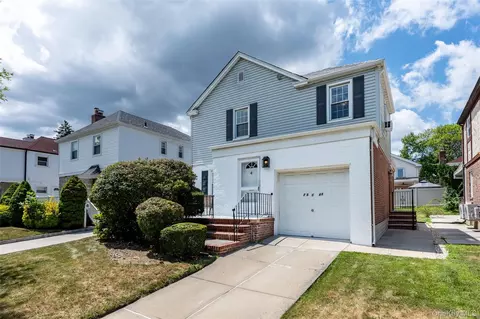7548 195th St, Fresh Meadows, NY 11366