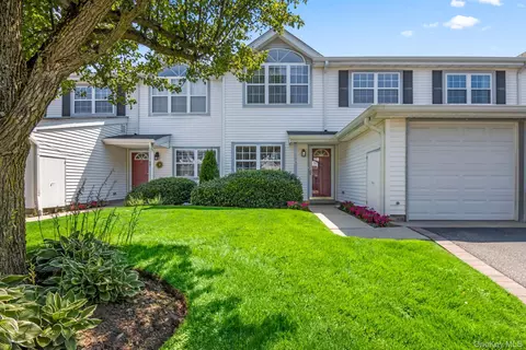 16 Indian Trce, Kings Park, NY 11754