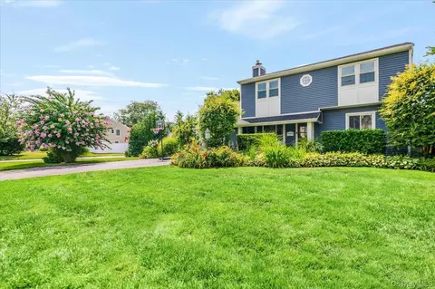 36 Peconic Dr, Massapequa, NY 11758