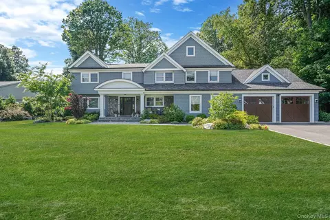 26 View Rd, Setauket, NY 11733