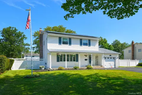 42 Montrose Dr, Commack, NY 11725
