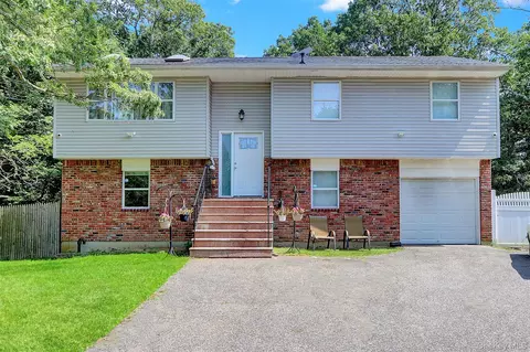100 Erlanger Blvd, North Babylon, NY 11703
