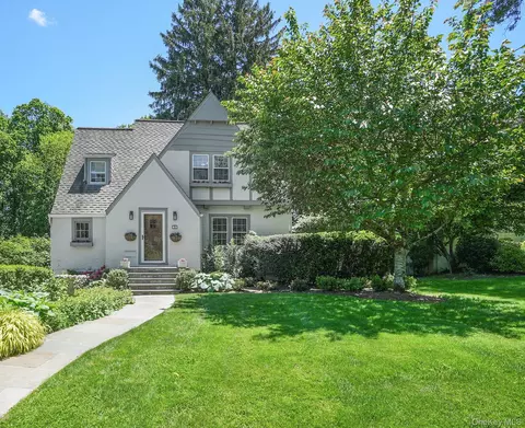 16 Coralyn Rd, Scarsdale, NY 10583