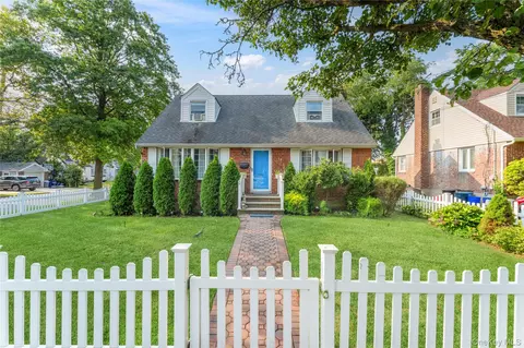 84 Meyer Ave, Valley Stream, NY 11580