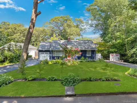 2 Prospect Dr N, Huntington Station, NY 11746