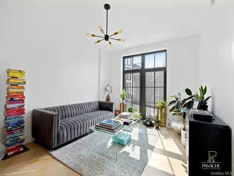 300 W 122nd St #6N, New York, NY 10027