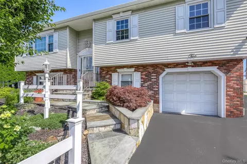 2 Mcgovern Dr, Garnerville, NY 10923