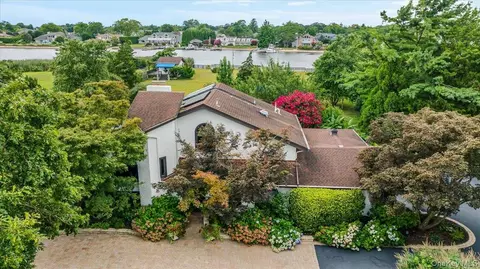 50 Cedar Ln, Babylon, NY 11702
