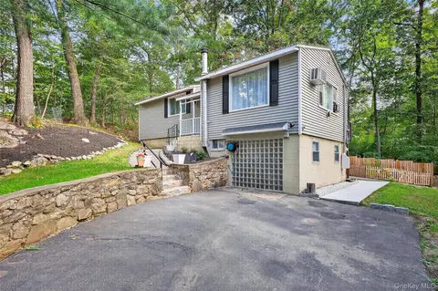 150 Walnut Rd, Lake Peekskill, NY 10537
