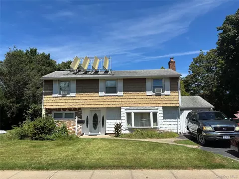 275 N Utica Ave, Massapequa, NY 11758