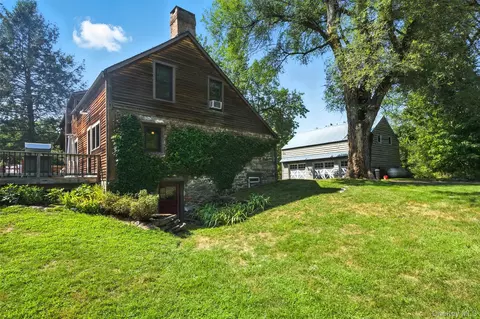 442 S Ohioville Rd, New Paltz, NY 12561
