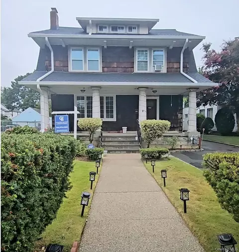 127 Hempstead Ave, Lynbrook, NY 11563