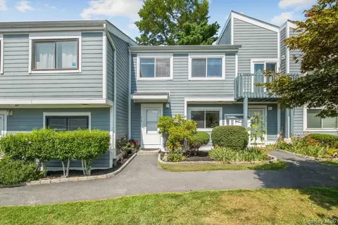 25 Barker St #512, Mount Kisco, NY 10549