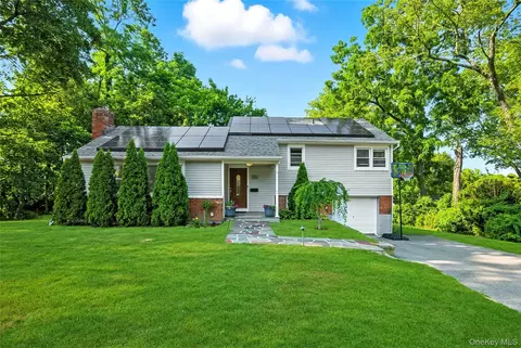 15 Downing Dr E, Greenburgh, NY 10607