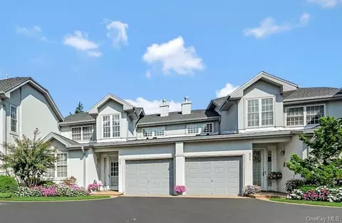 685 Balfour Pl, Melville, NY 11747
