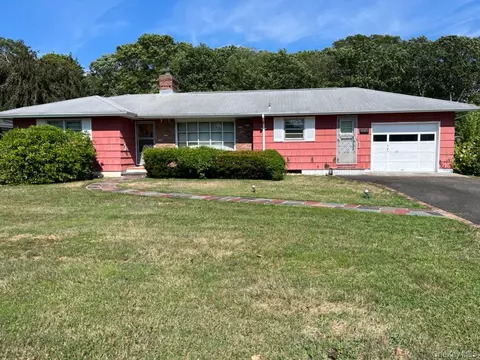 455 Sayville Blvd, Sayville, NY 11782