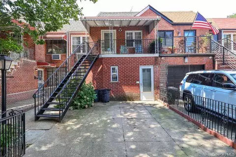 25-10 76 St, New York, NY 11370