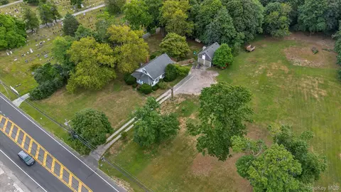 View/Area - 653 Main Rd, Laurel, NY 11948 photo 3 of 8