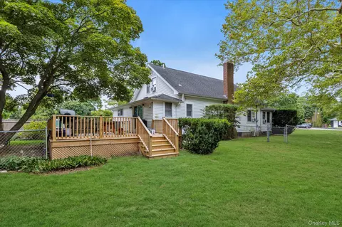 Exterior - 653 Main Rd, Laurel, NY 11948 photo 4 of 6
