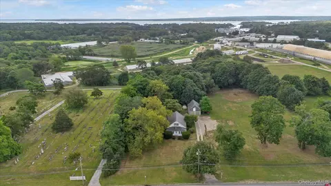 View/Area - 653 Main Rd, Laurel, NY 11948 photo 6 of 8