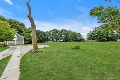 Exterior - 653 Main Rd, Laurel, NY 11948 photo 5 of 6