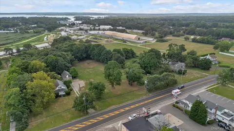 View/Area - 653 Main Rd, Laurel, NY 11948 photo 4 of 8