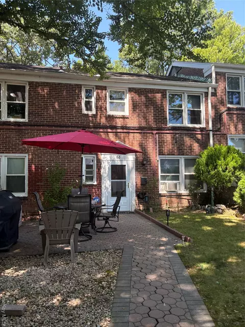 68 Hilltop Acres #68, Yonkers, NY 10704