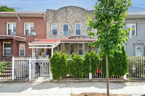 2748 Holland Ave, New York, NY 10467