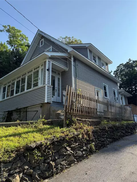 55 Woodlawn Ave, Poughkeepsie, NY 12601