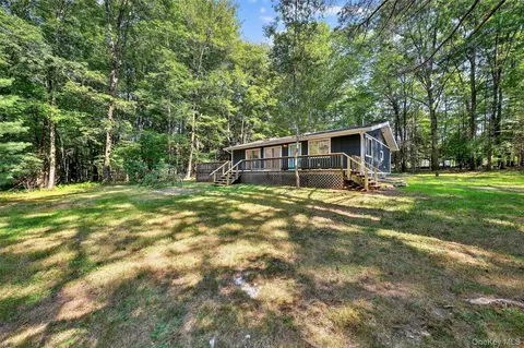 42 Markle Rd, Rochester, NY 12446