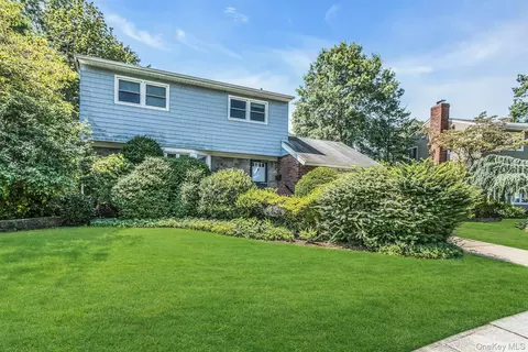 112 Columbia Dr, Jericho, NY 11753