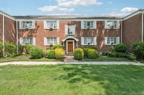 24 Nathan Hale Dr #77B, Huntington, NY 11743