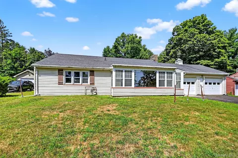 111 Apple Lane Dr, Wawayanda, NY 10940