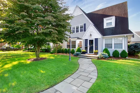 95 Chatham Pl, West Hempstead, NY 11552