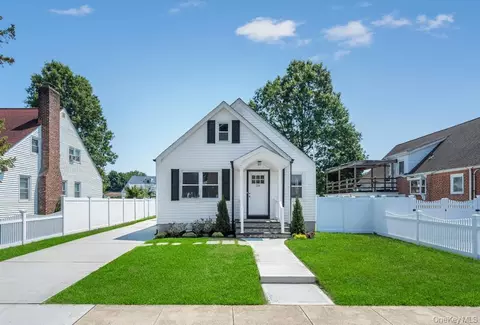 28 Dale Ave, Hempstead, NY 11550