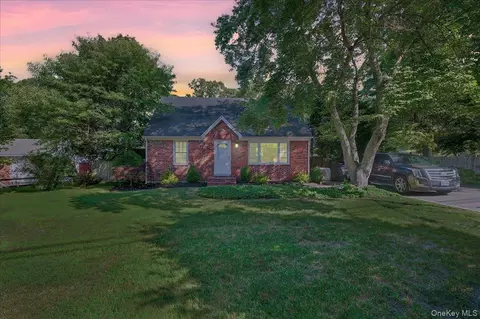 188 Donegan Ave, Brookhaven, NY 11772