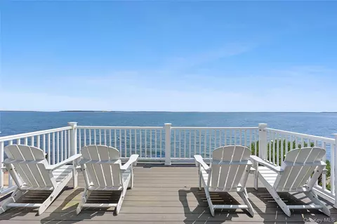 5218 Peconic Bay Blvd, Laurel, NY 11948