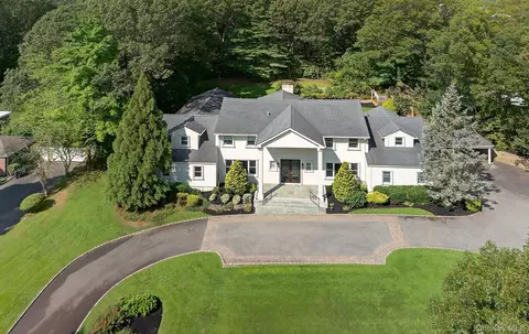 182 Yukon Dr, Woodbury, NY 11797