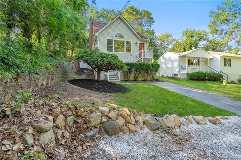 77 Friendship Dr, Rocky Point, NY 11778