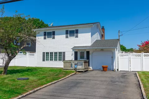 37 Price St, Patchogue, NY 11772