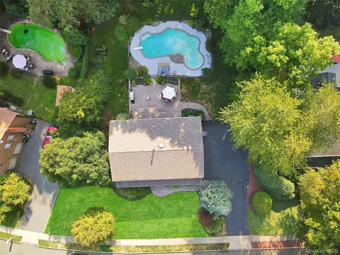 125 Constitution Dr, Orangetown, NY 10962